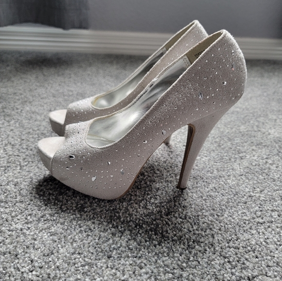 Stunning Studded Heels - Picture 1 of 3